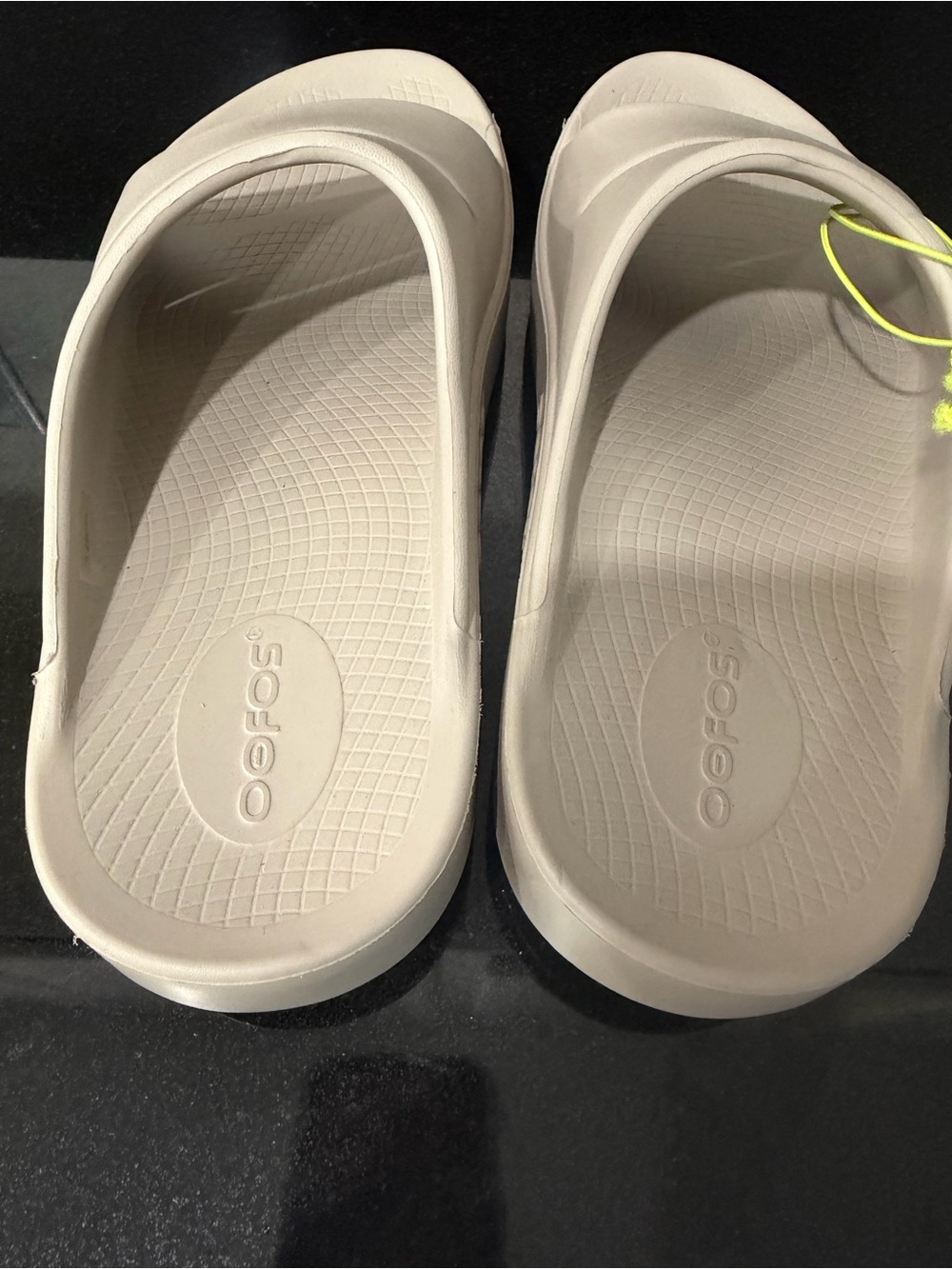 OOFOS OOahh Recovery Slides Beige Taupe M6 W8 EU39 - Picture 3 of 4